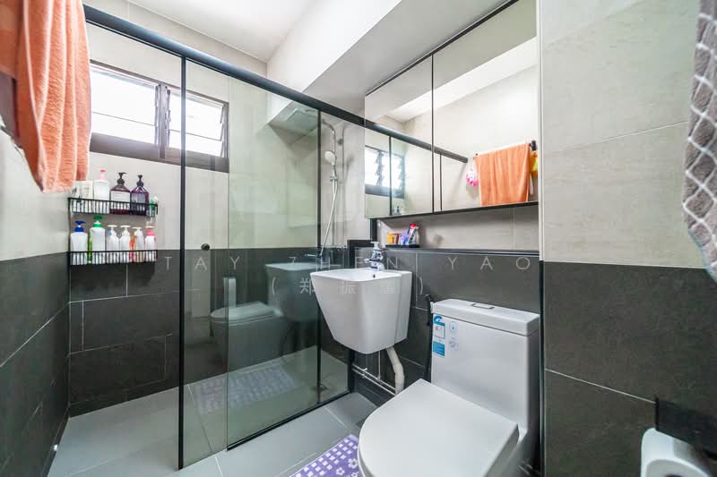 671 Woodlands Drive 71 HDB Flat For Sale at S$ 738,000 | PropertyGuru Singapore - Bathroom