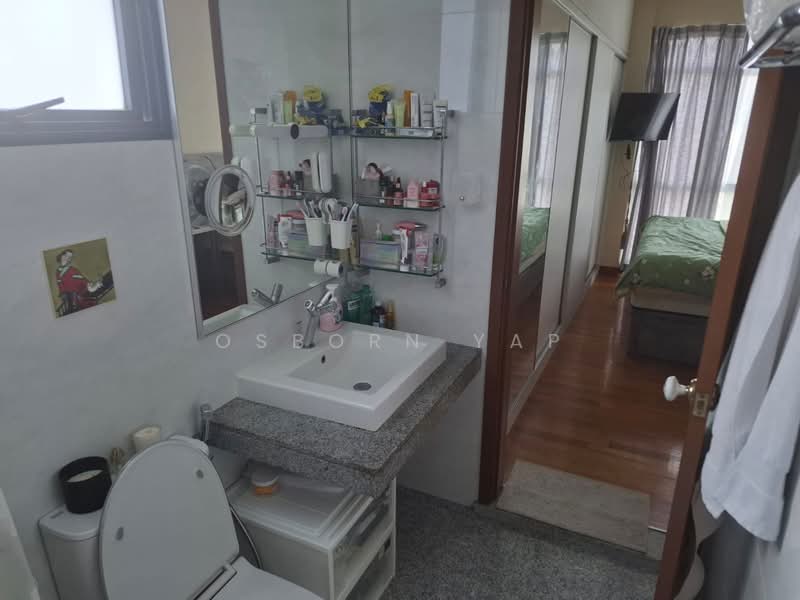 Blue Horizon Condominium For Sale at S$ 1,400,000 | PropertyGuru Singapore - Bathroom