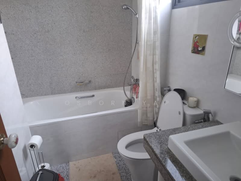 Blue Horizon Condominium For Sale at S$ 1,400,000 | PropertyGuru Singapore - Bathroom