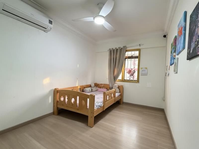 656C Jurong West Street 61 HDB Flat For Sale at S$ 700,000 | PropertyGuru Singapore - Bedroom