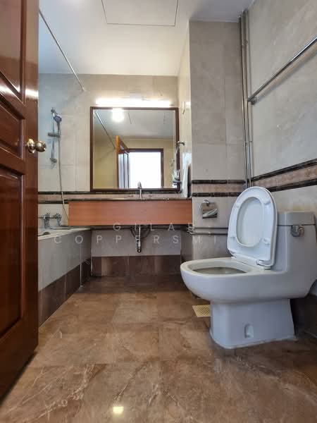 Gold Palm Mansions, 139 Lorong K Telok Kurau, 3 Bedrooms, 1,550 sqft, Apartment For Rent, by Gilad Coppersmith, 500062829 - Bathroom - PropertyGuru.com.sg