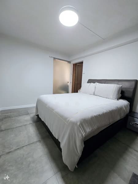 59 Marine Terrace HDB Flat For Sale at S$ 610,000 | PropertyGuru Singapore - Maater Bedroom with walk-in wardrobe