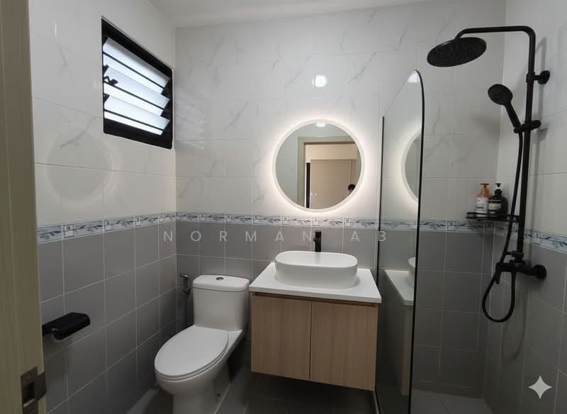 550 Ang Mo Kio Avenue 10 HDB Flat For Sale at S$ 407,000 | PropertyGuru Singapore - Bathroom