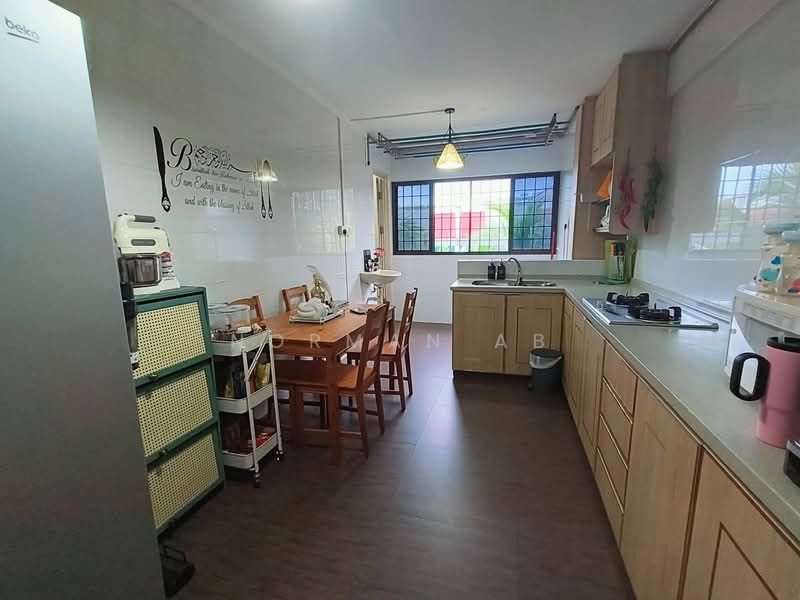 550 Ang Mo Kio Avenue 10 HDB Flat For Sale at S$ 407,000 | PropertyGuru Singapore - Kitchen