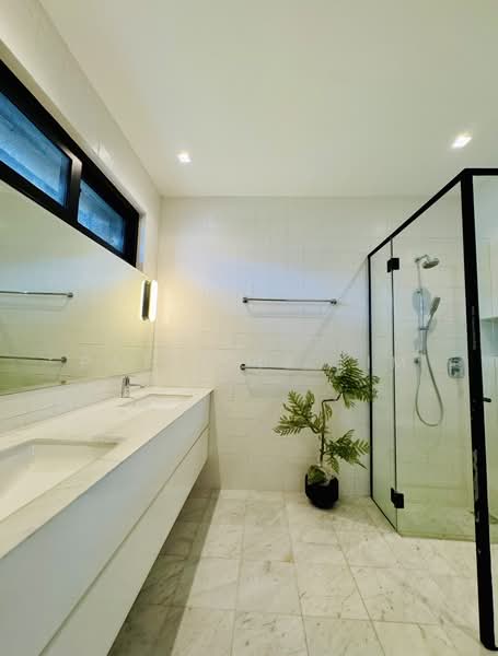 University Park, University Walk, 4 Bedrooms, 2,600 sqft, Semi-Detached House For Sale, by Patricia Lim, 500062858 - Bathroom - PropertyGuru.com.sg