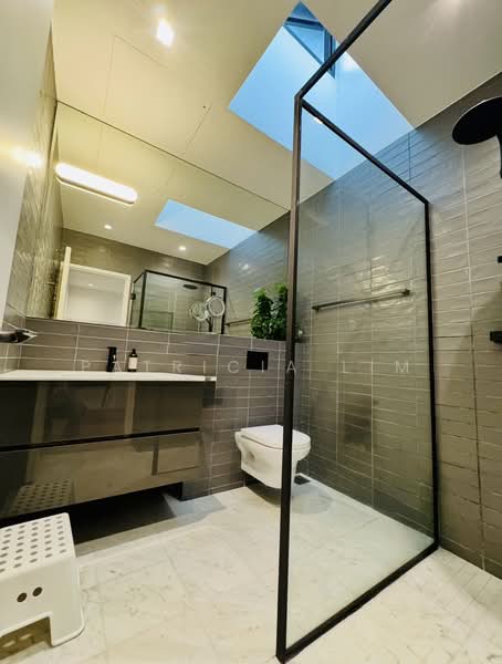 University Park, University Walk, 4 Bedrooms, 2,600 sqft, Semi-Detached House For Sale, by Patricia Lim, 500062858 - Bathroom - PropertyGuru.com.sg