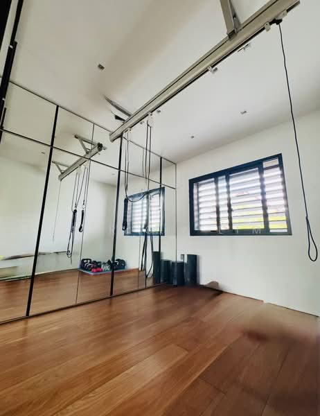 University Park, University Walk, 4 Bedrooms, 2,600 sqft, Semi-Detached House For Sale, by Patricia Lim, 500062858 - Gym - PropertyGuru.com.sg