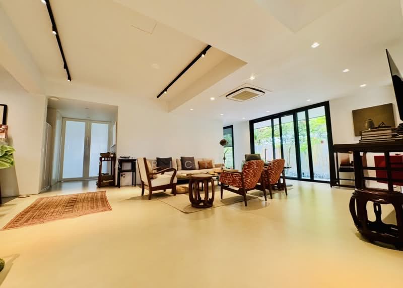 University Park, University Walk, 4 Bedrooms, 2,600 sqft, Semi-Detached House For Sale, by Patricia Lim, 500062858 - Living Room - PropertyGuru.com.sg