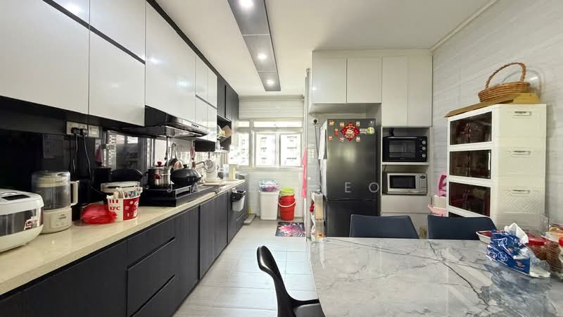 486B Tampines Avenue 9 HDB Flat For Sale at S$ 680,000 | PropertyGuru Singapore - Kitchen