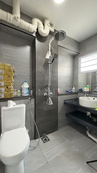 486B Tampines Avenue 9 HDB Flat For Sale at S$ 680,000 | PropertyGuru Singapore - Bathroom