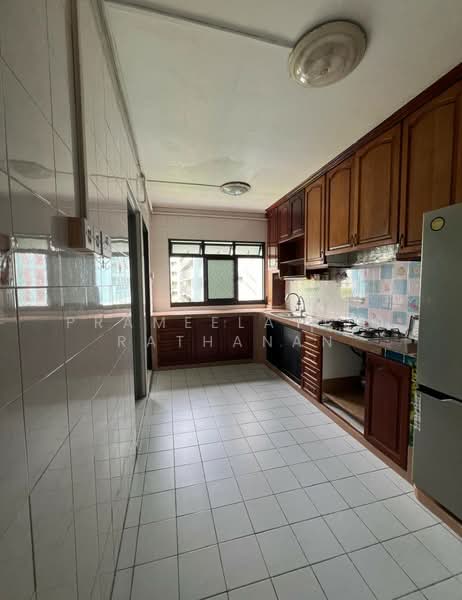 348 Kang Ching Road HDB Flat For Sale at S$ 580,000 | PropertyGuru Singapore - Kitchen