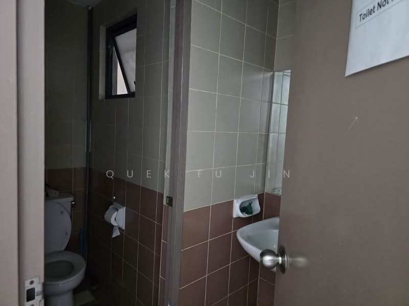 Come Check out B1 @ Kaki Bukit with Levels 1, 2, 3 Avail & Near MRT!, , 5,470 sqft, Light Industrial (B1) For Rent, by Quek Fu Jin, 500062927 - Bathroom - CommercialGuru.com.sg