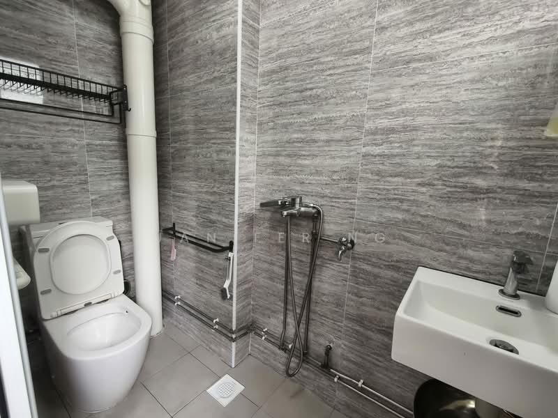 529 Serangoon North Avenue 4 HDB Flat For Sale at S$ 720,000 | PropertyGuru Singapore - Bathroom
