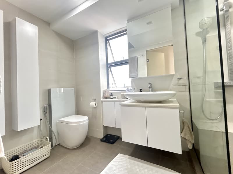 Aquarius By The Park Condominium For Sale at S$ 1,250,000 | PropertyGuru Singapore - Bathroom