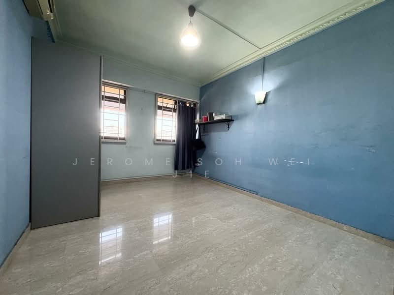 163 Gangsa Road HDB Flat For Sale at S$ 785,000 | PropertyGuru Singapore - Bedroom 2