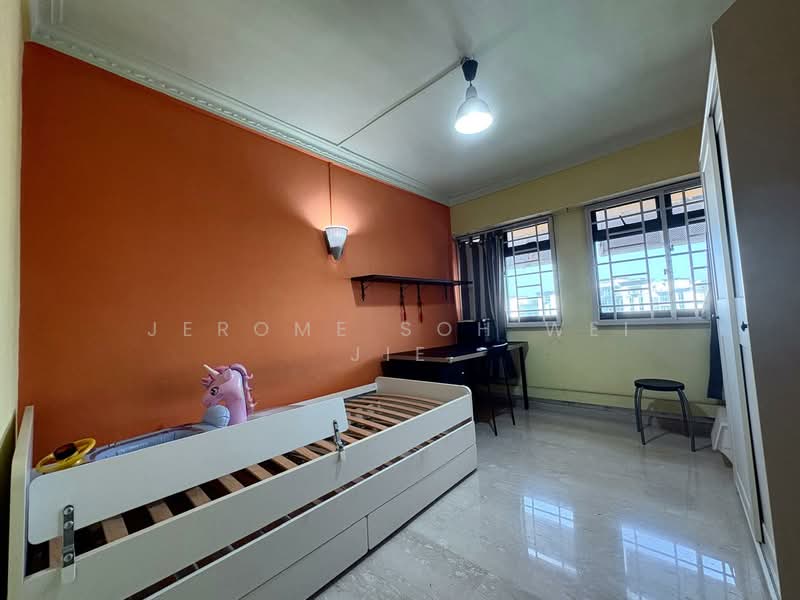 163 Gangsa Road HDB Flat For Sale at S$ 785,000 | PropertyGuru Singapore - Bedroom 1