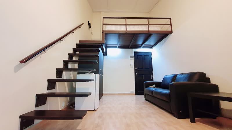 bedok market place, Bedok Road, Room Rental, 350 sqft, Walk-up Apartment For Rent, by Sim Yuxin, 500062982 - Living Room - PropertyGuru.com.sg