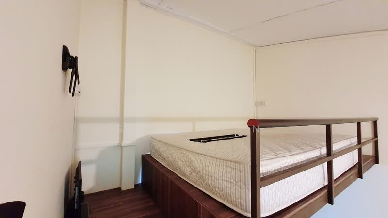 bedok market place, Bedok Road, Room Rental, 350 sqft, Walk-up Apartment For Rent, by Sim Yuxin, 500062982 - Bedroom - PropertyGuru.com.sg