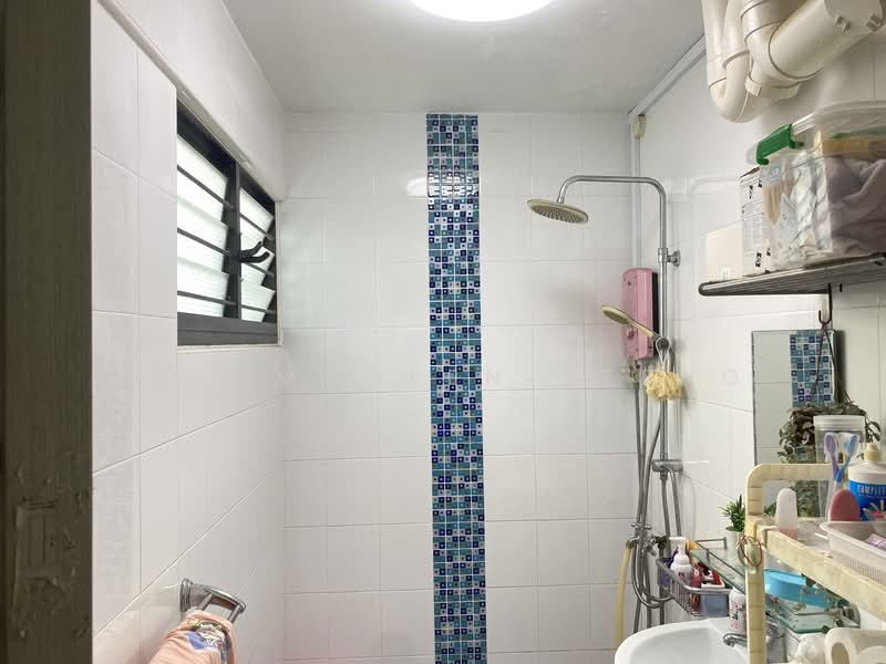 265 Yishun Street 22 HDB Flat For Sale at S$ 649,999 | PropertyGuru Singapore - Bathroom