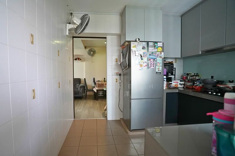 438A Fernvale West Avenue HDB Flat For Sale at S$ 650,000 | PropertyGuru Singapore - Kitchen