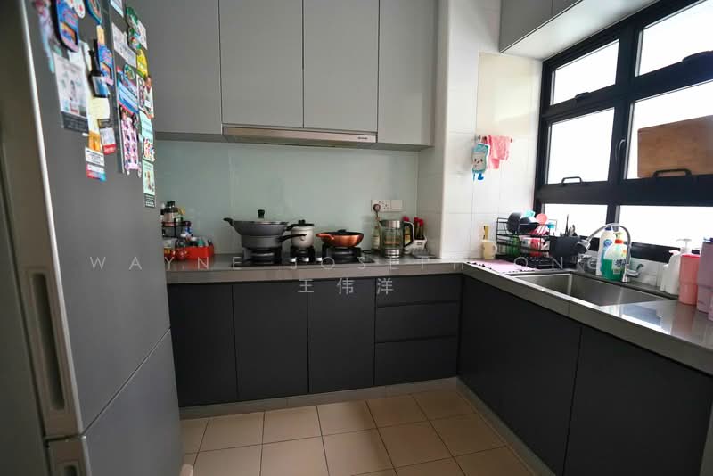 438A Fernvale West Avenue HDB Flat For Sale at S$ 650,000 | PropertyGuru Singapore - Kitchen