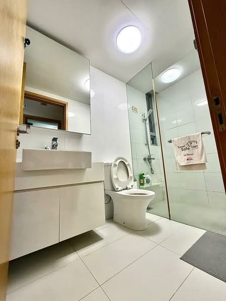 Riviera 38 Condominium For Sale at S$ 1,250,000 | PropertyGuru Singapore - Bathroom