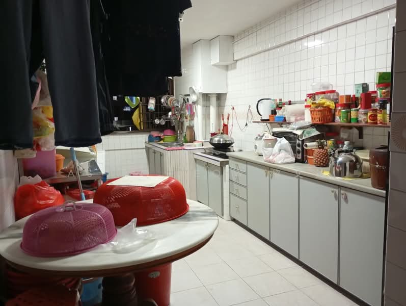 258 Jurong East Street 24, 258 Jurong East Street 24, Room Rental, 100 sqft, HDB Flat For Rent, by Astro Leow 黎文达, 500063008 - Kitchen - PropertyGuru.com.sg