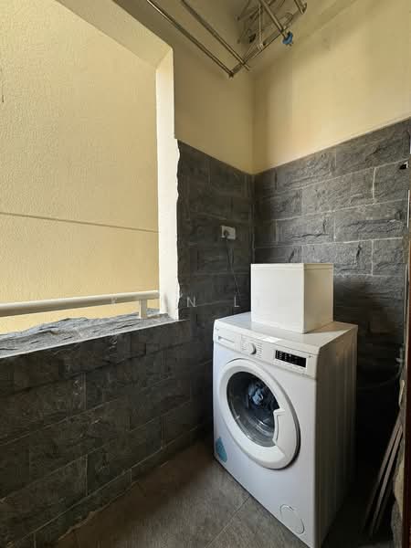 Costa Rhu, 3 Rhu Cross, 2 Bedrooms, 990 sqft, Condominium For Rent, by Kenn Lim, 500063013 - Yard - PropertyGuru.com.sg