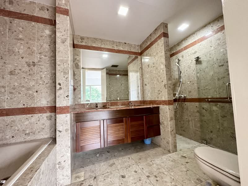 Maple Woods, 987 Bukit Timah Road, 4 Bedrooms, 1,776 sqft, Condominium For Rent, by Kathryn Low, 500063014 - Master Bathroom - PropertyGuru.com.sg