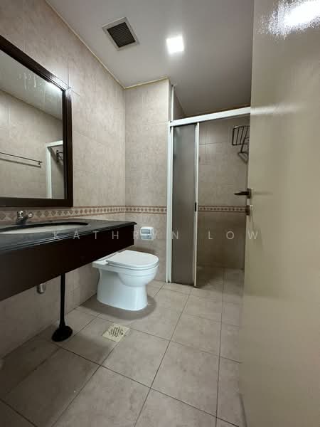 Maple Woods, 987 Bukit Timah Road, 4 Bedrooms, 1,776 sqft, Condominium For Rent, by Kathryn Low, 500063014 - Common Bathroom - PropertyGuru.com.sg