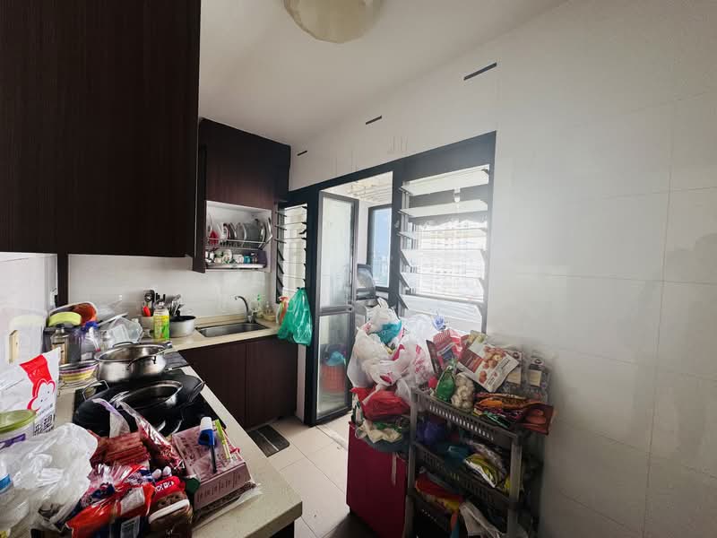 240A Jurong East Avenue 1 HDB Flat For Sale at S$ 620,000 | PropertyGuru Singapore - Kitchen