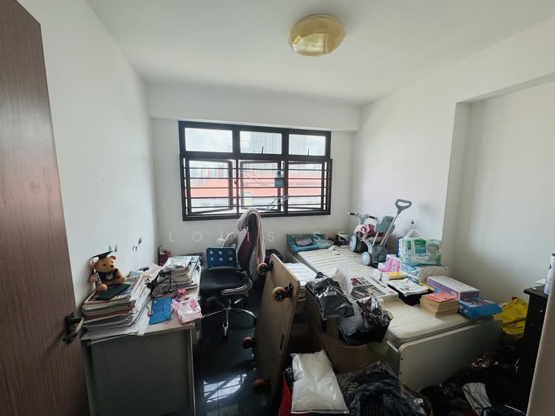 240A Jurong East Avenue 1 HDB Flat For Sale at S$ 620,000 | PropertyGuru Singapore - Bedroom