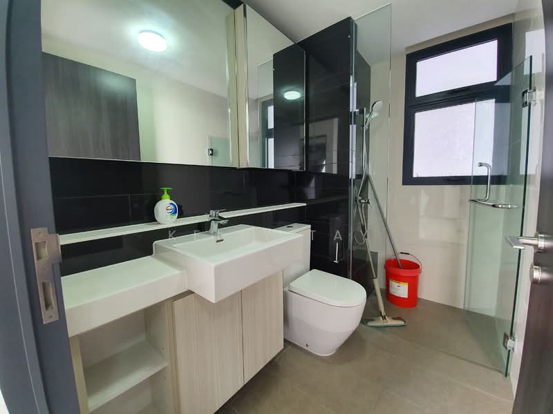 Gem Residences Condominium For Sale at S$ 2,200,000 | PropertyGuru Singapore - Bathroom