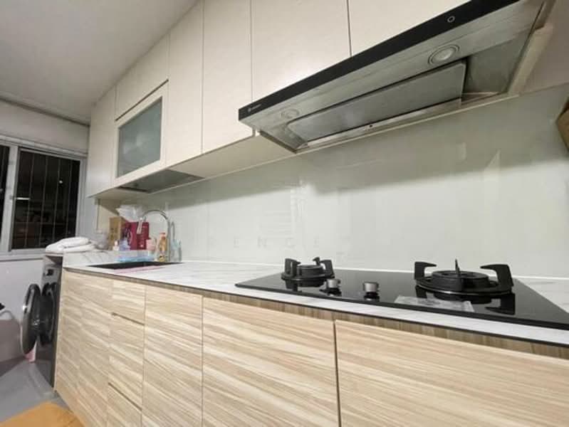 248 Compassvale Road HDB Flat For Sale at S$ 950,000 | PropertyGuru Singapore - Kitchen