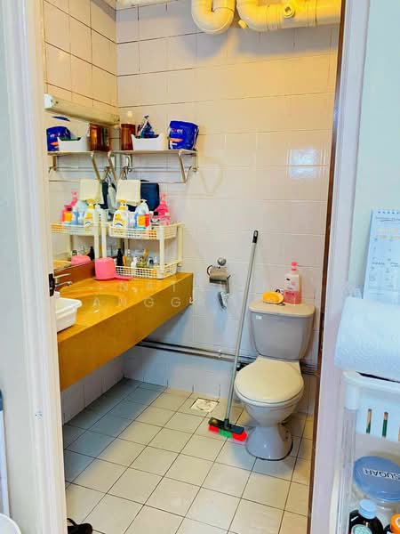 35 Lorong 5 Toa Payoh, 35 Lorong 5 Toa Payoh, Room Rental, 180 sqft, HDB Flat For Rent, by Natalia Anggraini, 500063082 - Bathroom - PropertyGuru.com.sg