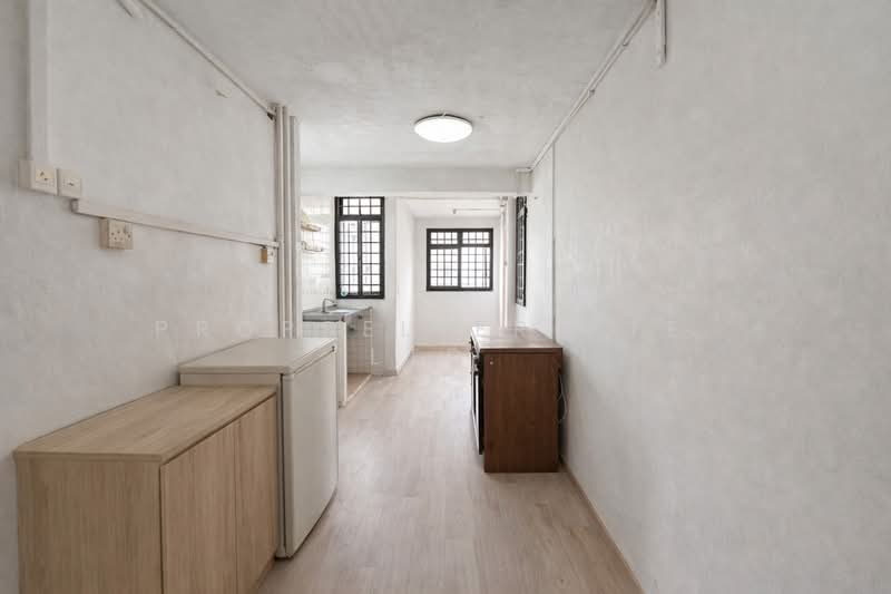 82 Commonwealth Close HDB Flat For Sale at S$ 339,999 | PropertyGuru Singapore - Corridor