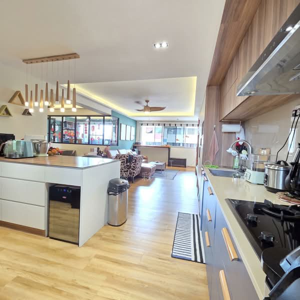 216 Bishan Street 23 HDB Flat For Sale at S$ 1,200,000 | PropertyGuru Singapore - Kitchen