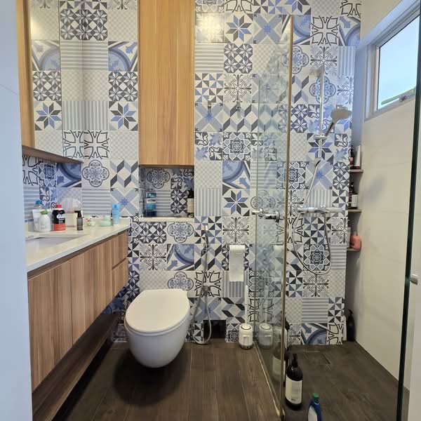 216 Bishan Street 23 HDB Flat For Sale at S$ 1,200,000 | PropertyGuru Singapore - Bathroom