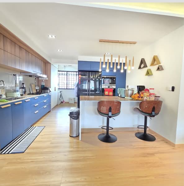 216 Bishan Street 23 HDB Flat For Sale at S$ 1,200,000 | PropertyGuru Singapore - Kitchen
