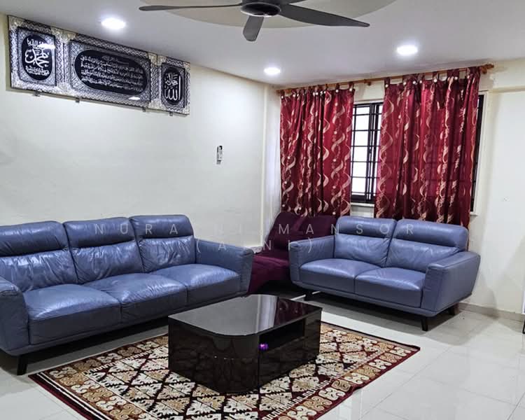 547 Bedok North Street 3 HDB Flat For Sale at S$ 550,000 | PropertyGuru Singapore - Living Room