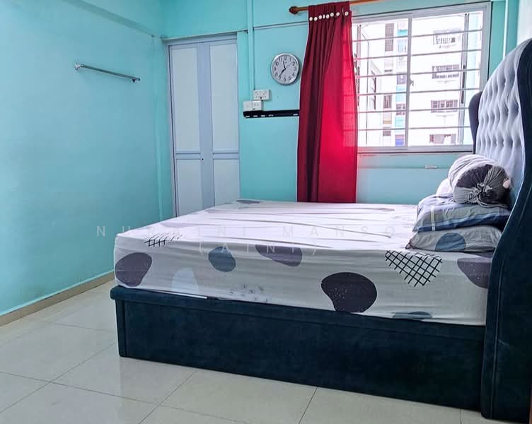 547 Bedok North Street 3 HDB Flat For Sale at S$ 550,000 | PropertyGuru Singapore - Master Bedroom