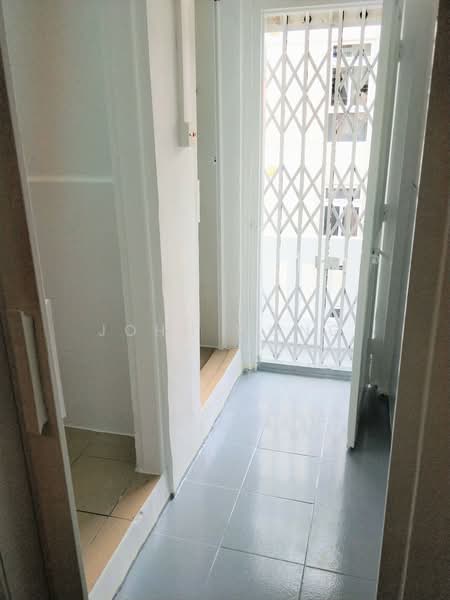 Lavender ensuite studio / master in prime location, , Room Rental, 360 sqft, Town House For Rent, by John Wong, 500063109 - Entrance - PropertyGuru.com.sg