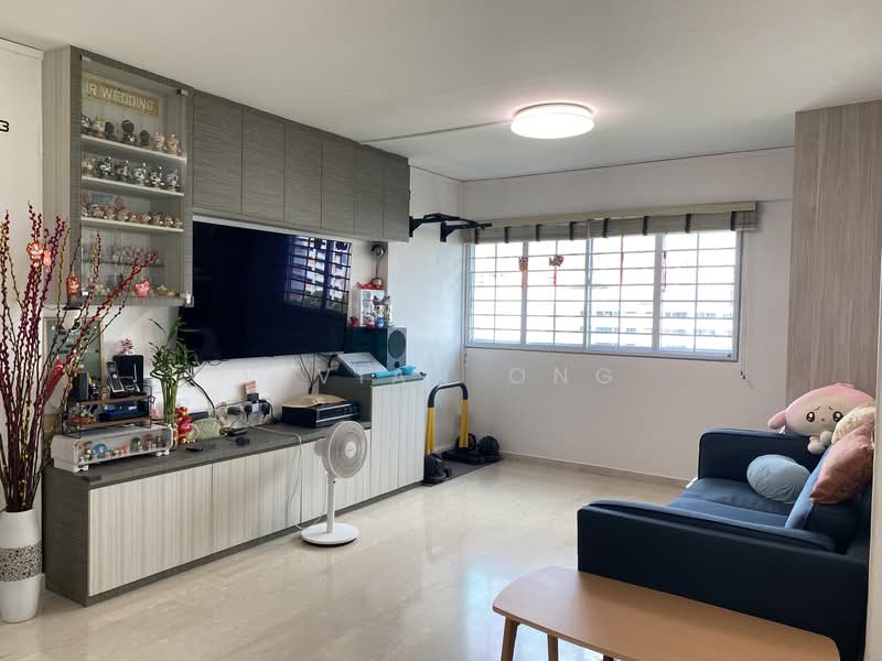 217 Lorong 8 Toa Payoh HDB Flat For Sale at S$ 750,000 | PropertyGuru Singapore - Living Room