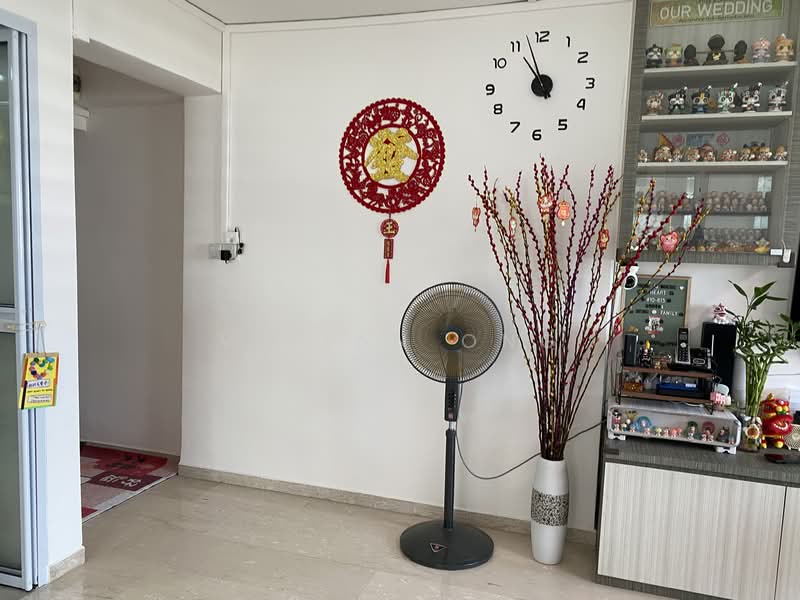 217 Lorong 8 Toa Payoh HDB Flat For Sale at S$ 750,000 | PropertyGuru Singapore - Living