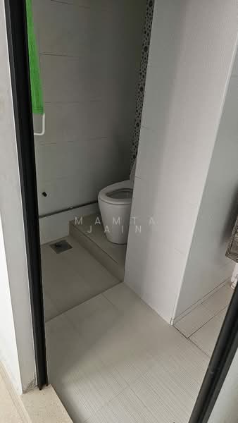 Landridge Condo, 202 Pasir Panjang Road, Room Rental, 150 sqft, Condominium For Rent, by Mamta Jain, 500063139 - Bathroom - PropertyGuru.com.sg