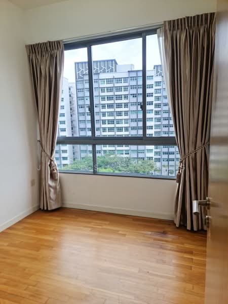 Skies Miltonia, 29 Miltonia Close, 2 Bedrooms, 714 sqft, Condominium For Rent, by James Chong, 500063162 - PropertyGuru.com.sg