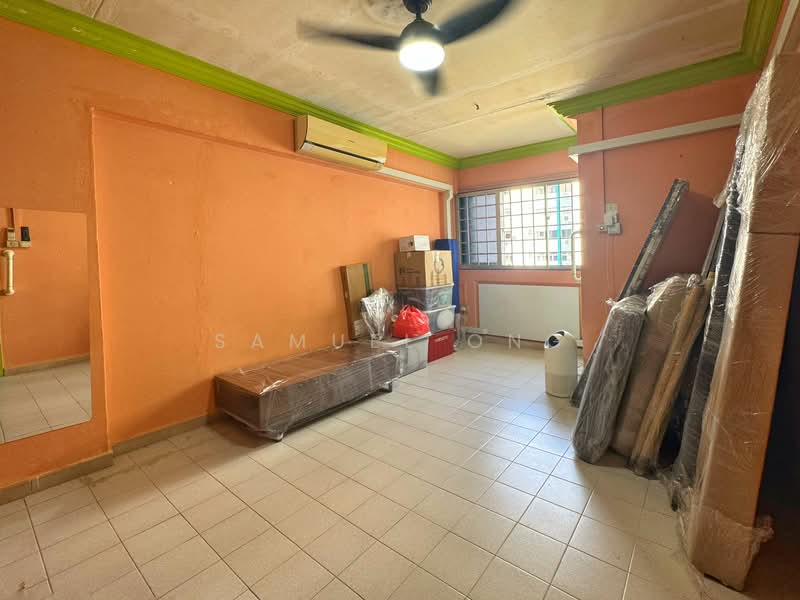 273 Yishun Street 22 HDB Flat For Sale at S$ 420,000 | PropertyGuru Singapore - Master-Bedroom
