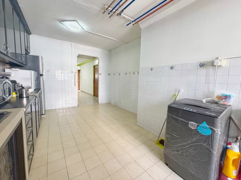 273 Yishun Street 22 HDB Flat For Sale at S$ 420,000 | PropertyGuru Singapore - Kitchen