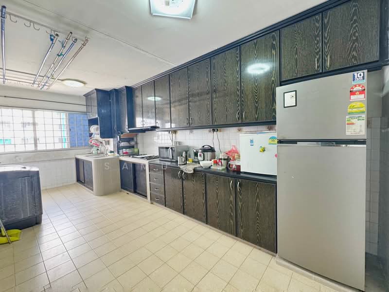 273 Yishun Street 22 HDB Flat For Sale at S$ 420,000 | PropertyGuru Singapore - Kitchen