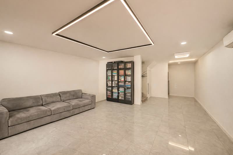 Daisy Avenue Terraced House For Sale at S$ 4,700,000 | PropertyGuru Singapore - Living Room